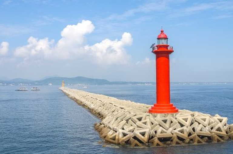 济州岛7日6晚私家团【日出峰·乘潜水艇·牛岛骑行·济州岛民俗风情·生态小火车·全程五钻酒店·1单1团·专车】翰林公园+柱状结理带+城山日出峰+城邑民俗村+龙头岩 